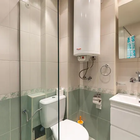 Bright City-center Flat For 4 Guests 아파트