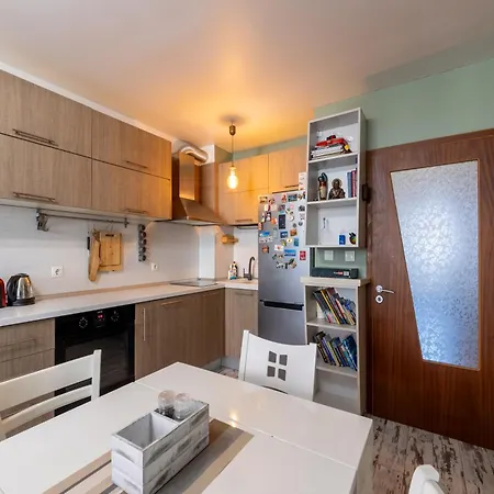 Bright City-center Flat For 4 Guests 바르나