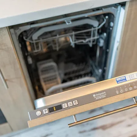 Bright City-center Flat For 4 Guests Lägenhet