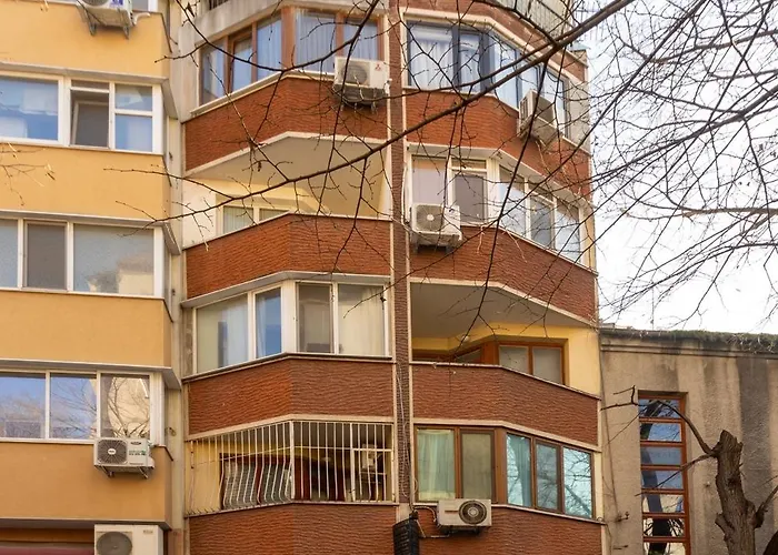 Bright City-center Flat For 4 Guests 아파트 *