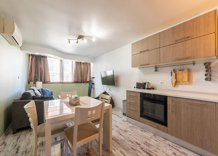 아파트 Bright City-center Flat For 4 Guests 바르나