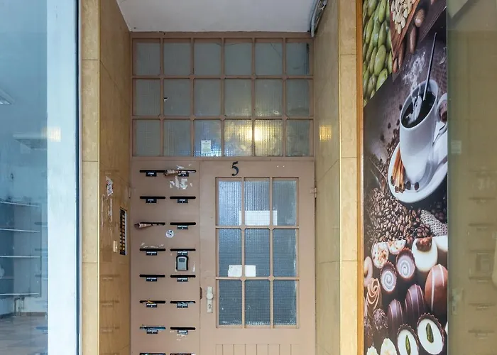 Bright City-center Flat For 4 Guests 아파트 *