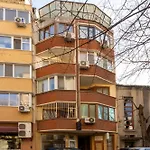 Bright City-center Flat For 4 Guests Апартаменты *