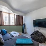 Bright City-center Flat For 4 Guests Варна