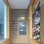 Bright City-center Flat For 4 Guests Апартаменты *