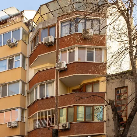 Bright City-center Flat For 4 Guests * 瓦爾納