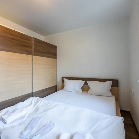 Bright City-center Flat For 4 Guests * 瓦爾納
