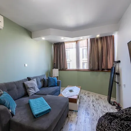 Bright City-center Flat For 4 Guests * 瓦爾納