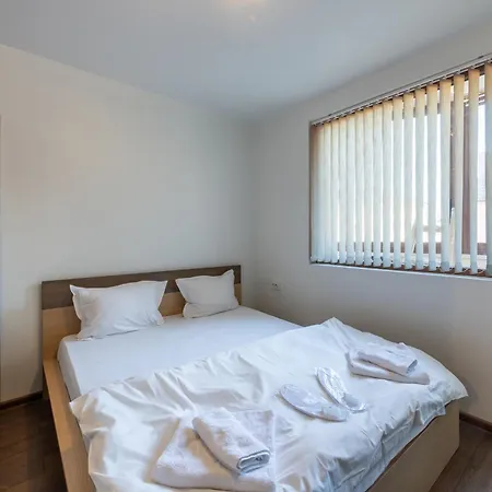 Apartment Bright City-center Flat For 4 Guests