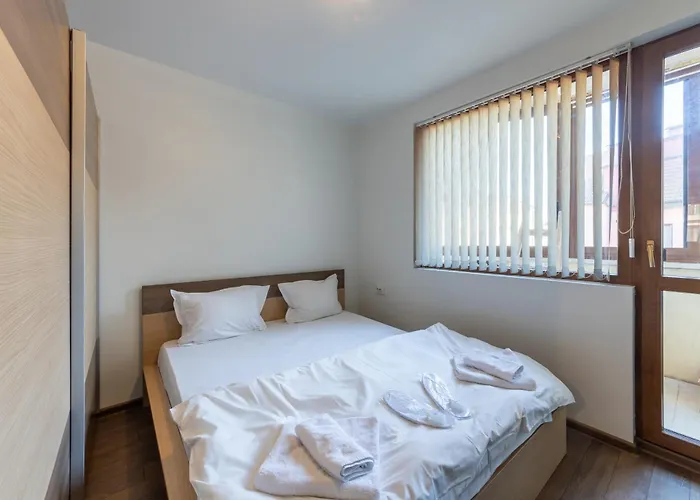 Daire Bright City-center Flat For 4 Guests